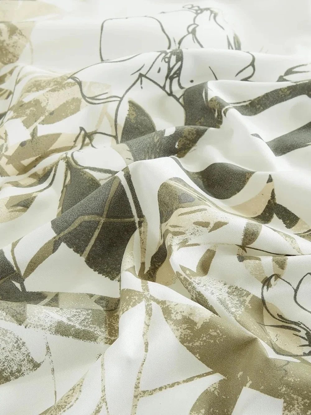 Floral Leaf king 3 piece Comforter Set in Neutral/Gray